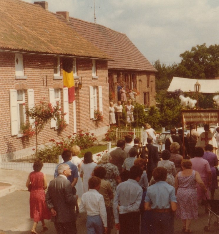 La procession dans la rue de Labliau en 1980