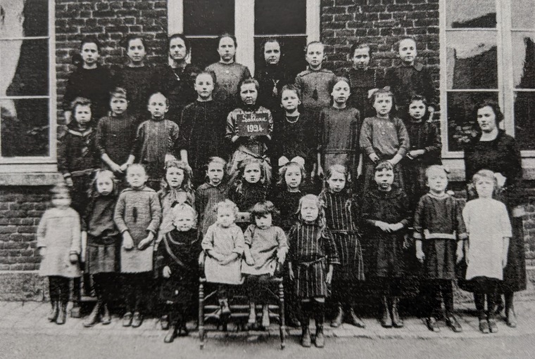 La classe des filles à l’école de Labliau en 1924